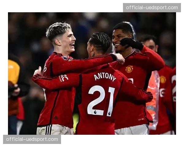 欧冠席位争夺前瞻：维拉与曼联的直接对话